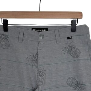 Travis Mathew Men's Gray Pineapple Print Shorts Size 32 Casual Golf Athletic
